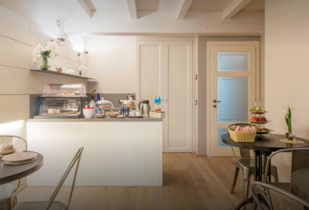 만토바 Accademia 21 B&B 외부 사진