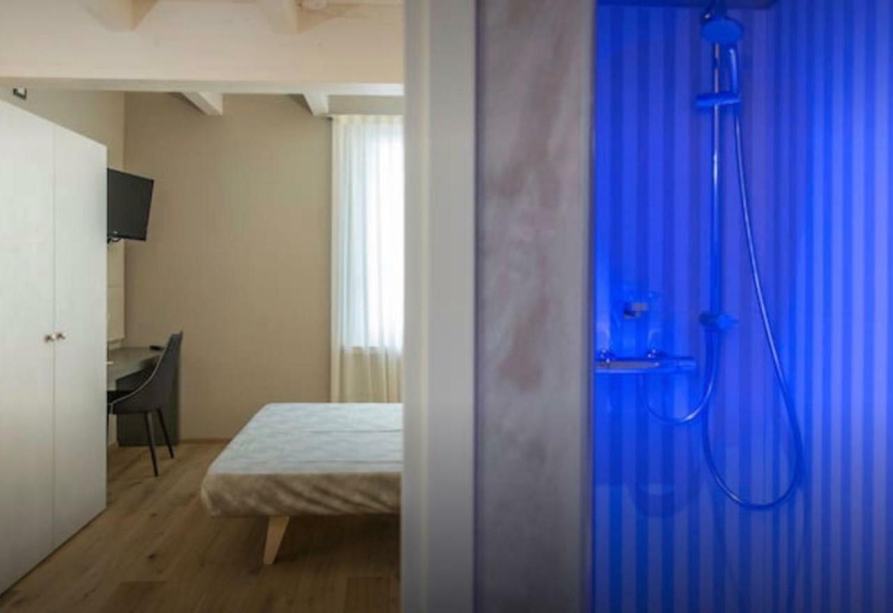 만토바 Accademia 21 B&B 외부 사진