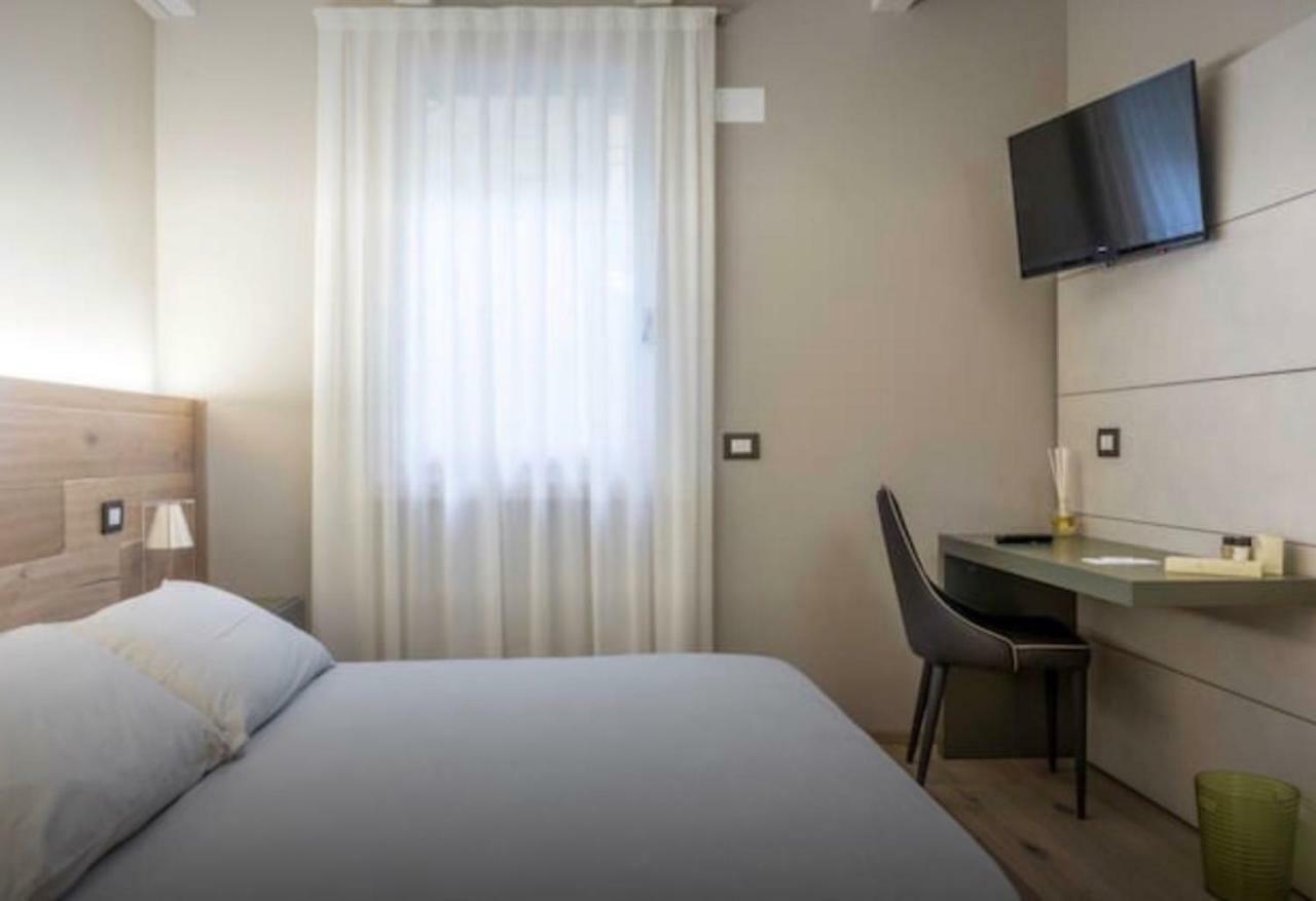 만토바 Accademia 21 B&B 외부 사진